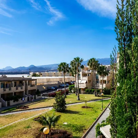 Medano Sunny Apartment, Pool, Parking & Daire *